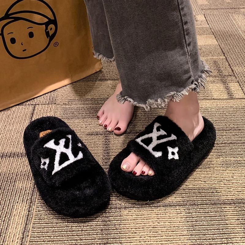 Europäisches Alphabet flauschige Hausschuhe Damenbekleidung 2025 neu Herbst und Winter dicker Boden erhöhend Internet-Berühmtheit super angesagt flauschige Baumwollpantoffeln