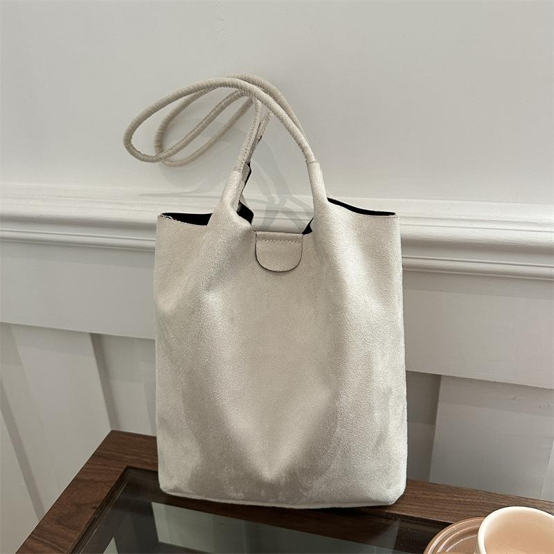 2025 New Simple Matte Bucket Bag Women's Winter Trendy Fashion Child and Mother Bag Casual Versatile Shoulder Commuter Bag