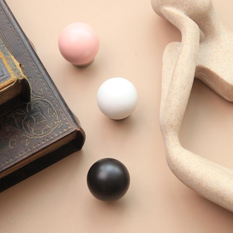 Refrigerator magnetic attachment plastic traceless strong magnetic hook creative household decoration hanging piece, nail-free