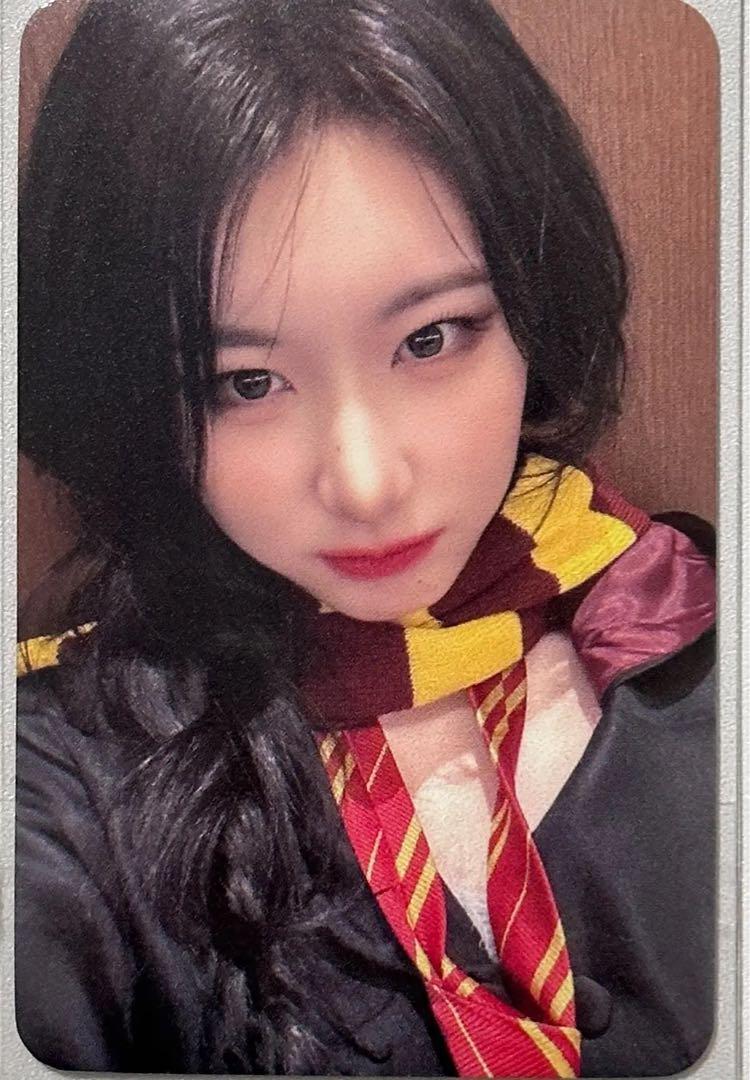 

[USED] ITZY Born to be Chaeryeong Starriver Chinese Trading Card