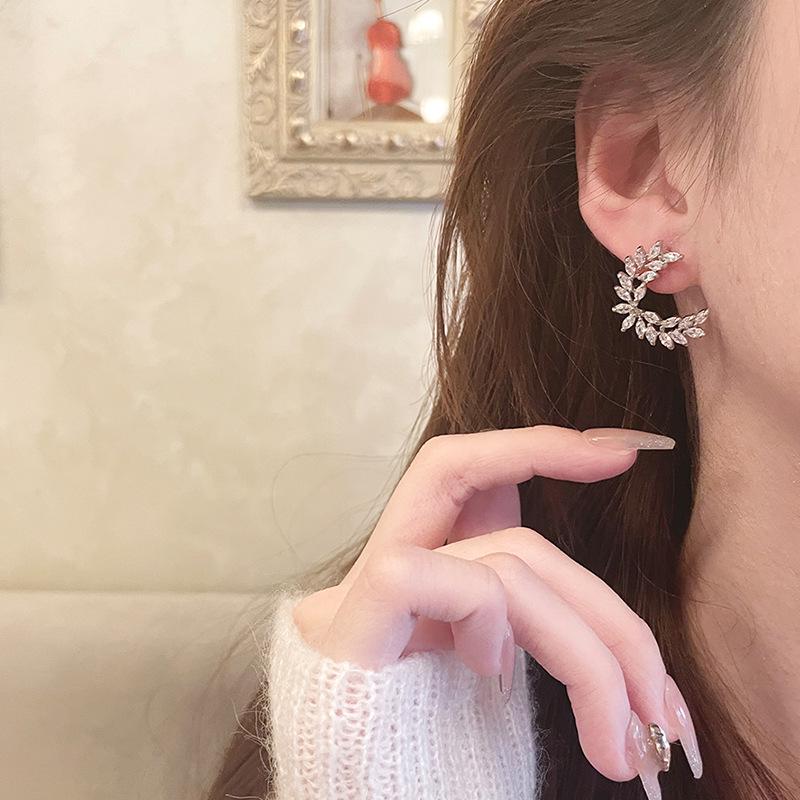 Elegant Zircon Silver Needle Stud Earrings: Minimalist, Versatile, High-End Design for Women