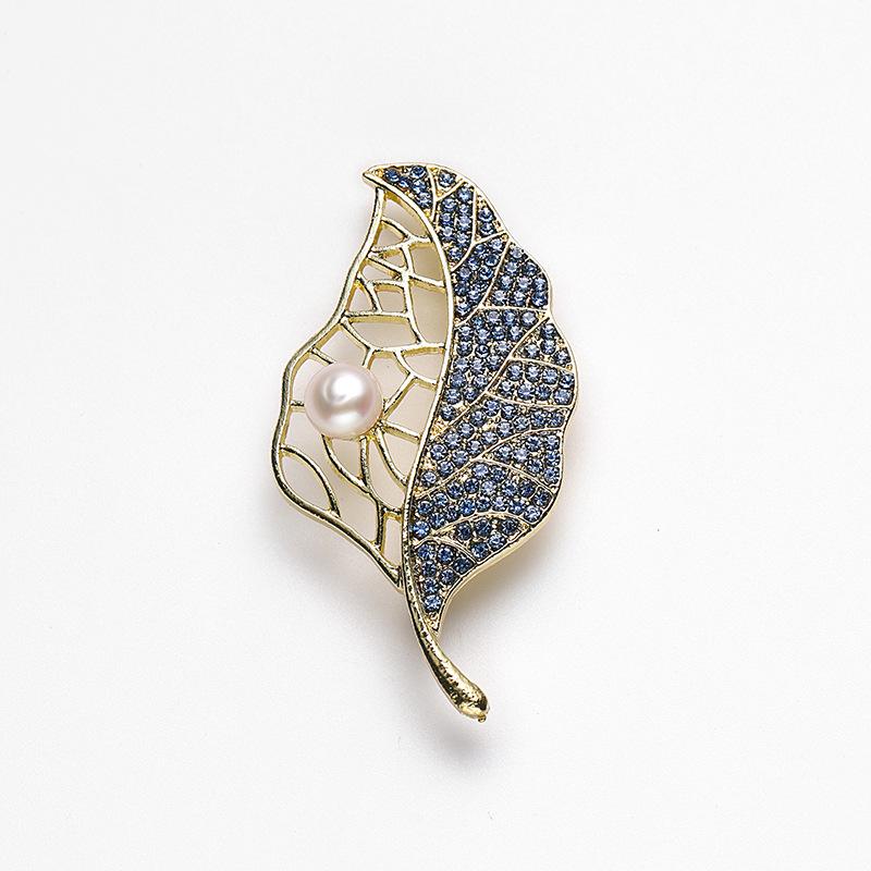 

Vintage Leaf Design Brooch with Freshwater Pearl for Women