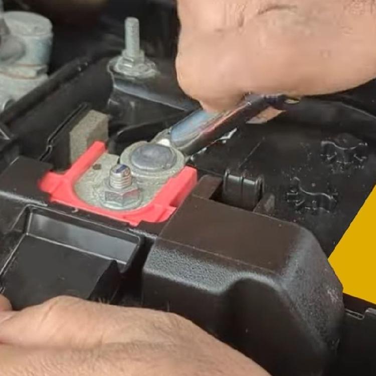 Replacement Fuses Block Auto Accessories Easy Installation Battery Terminal Fuses Block for 3 2013-2018 6 2014-2021