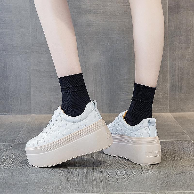 

Little white shoes for women in the spring of 2025, the new lace-up Xiaoxiangfeng muffin shoes have a thick sole height of 8 cm, which is fashionab 33