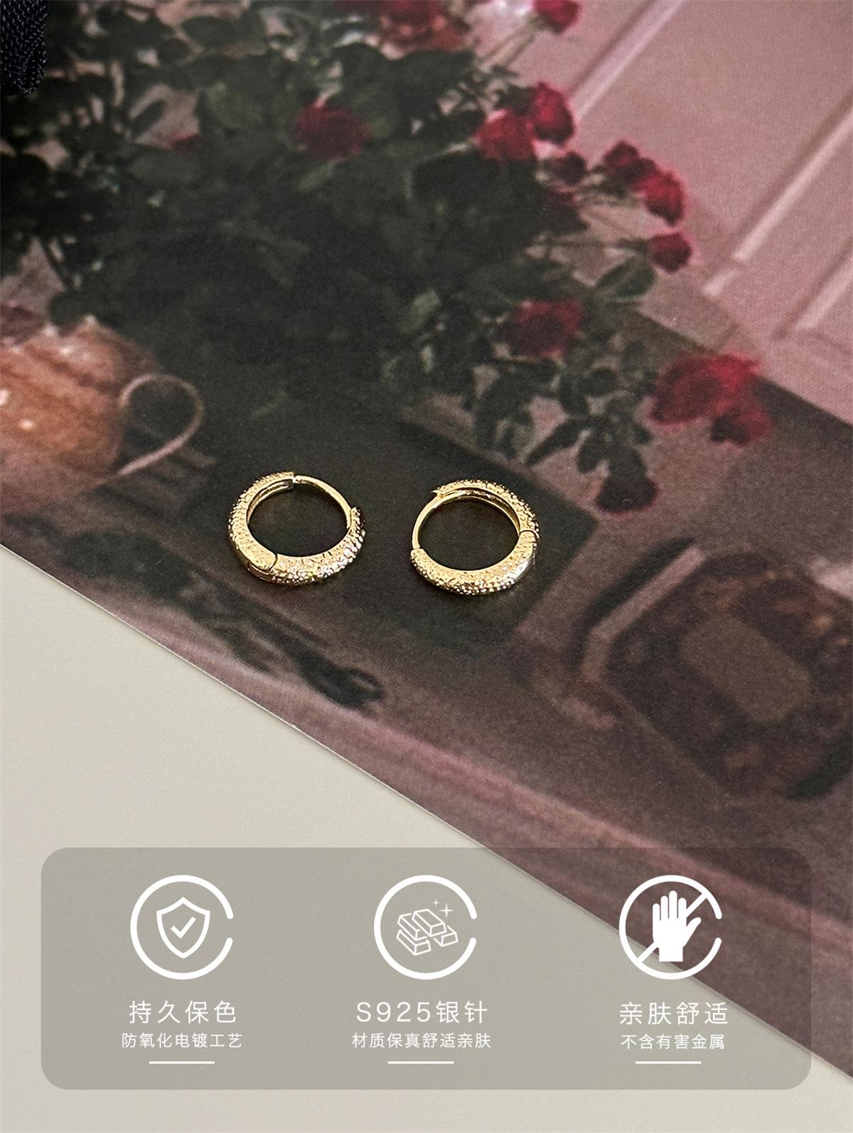 

Retro silver needle plain ring earrings, niche design, high-end earrings, personalized ear buckles, irregular texture earrings. 925 silver needle