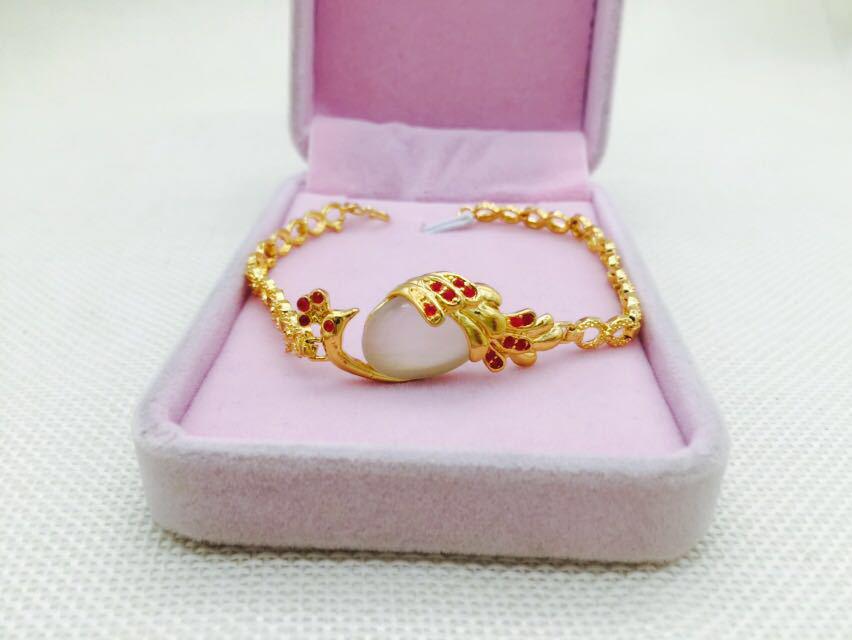 European Gold-Plated Women's Necklace & Bracelet Set with Cat's Eye Peacock Pendant Jewelry