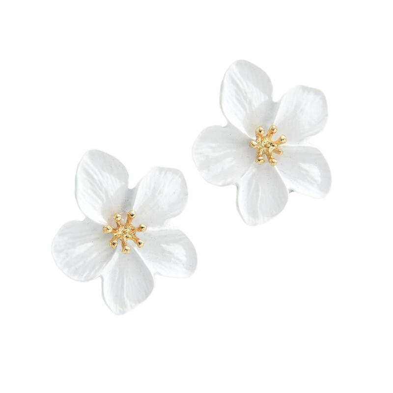 Sweet Fresh White Metal Flower Drop Earrings for Women Elegant Super Fairy Dangle Earrings Jewelry Party Jewelry Accessories