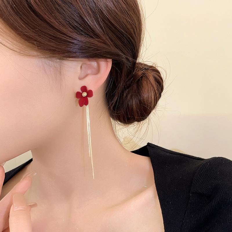 Autumn and Winter High-end Design with Red Flower Earrings, New Trendy, Light Luxury, Simple Temperament, Asymmetrical Tassel Earrings
