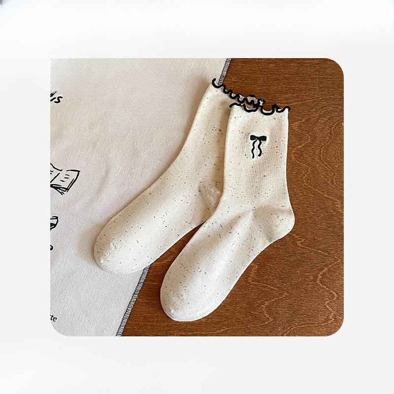 Female Spring and Autumn Cotton Point Yarn Wood Ear Lace Absorbs Perspirant Deodorant Tube Socks