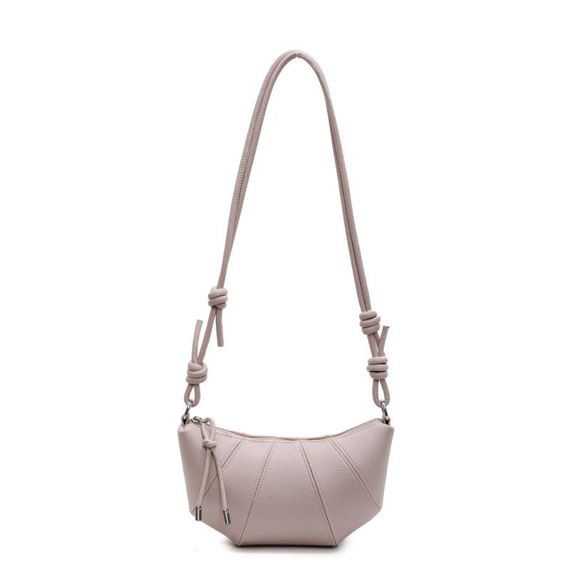 Fashion and leisure Korean version of simple wind horn bag commuting versatile niche design high-end messenger bag woman