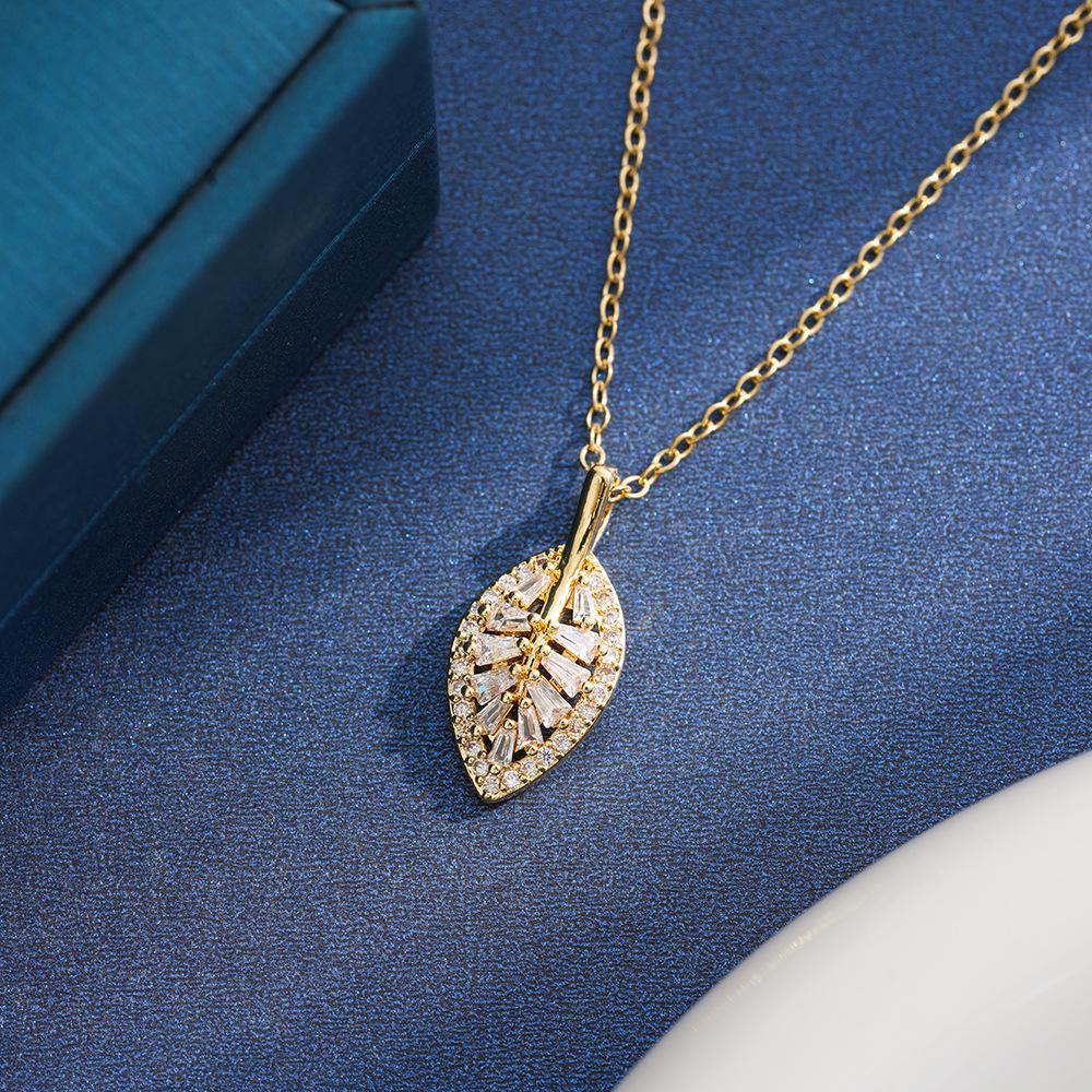Exquisite Gold Leaf Pendant Necklace: Titanium Steel, Micro-inlaid Zircon, Super Sparkle, Women s Clavicle Chain.