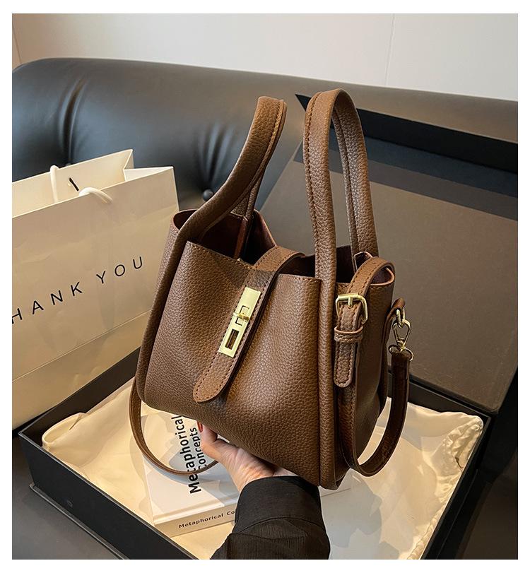 Women's Retro Fashion Bucket Bag - 2025 Autumn/Winter Vegetable Basket Handbag & High-End Niche Messenger Bag