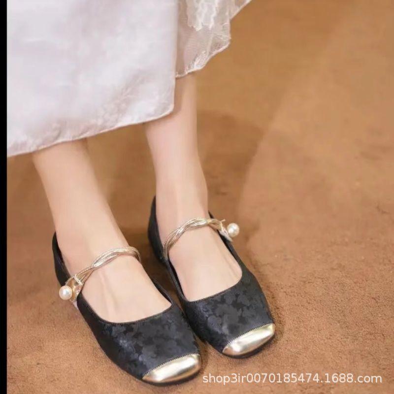 

2025 spring new Chinese-style national chaofeng single shoes new versatile retro French thick heel square head shallow mouth women s single shoes 35 чёрный