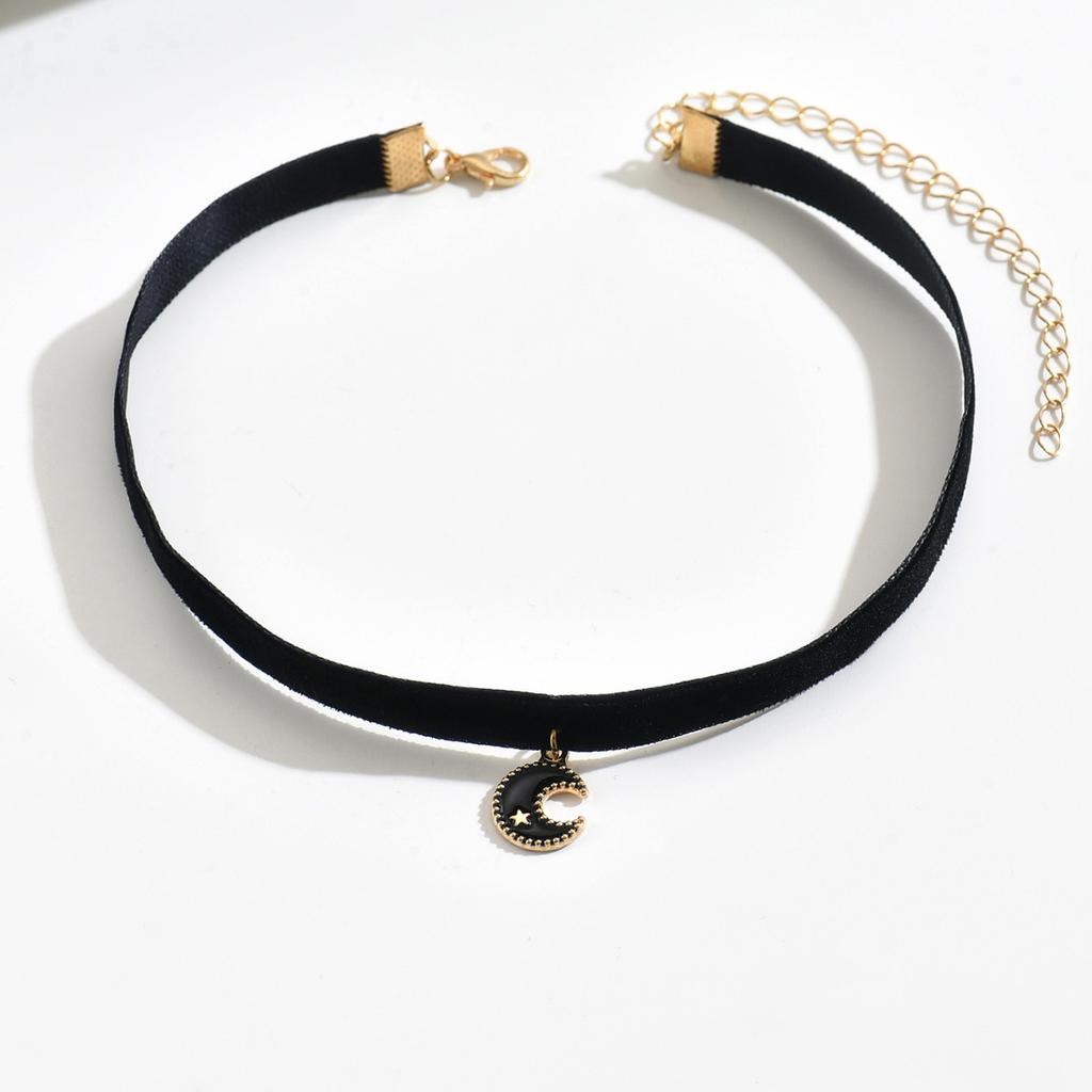 Hot-selling Choker Collar Combination Gothic Dark Wind Short Pendant Multi-layer Necklace Stacked Necklace