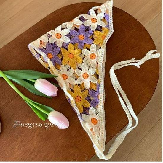 Women's French Retro Knit Hollow Headscarf: Summer Triangular Pastoral Style for Beach Sun Protection