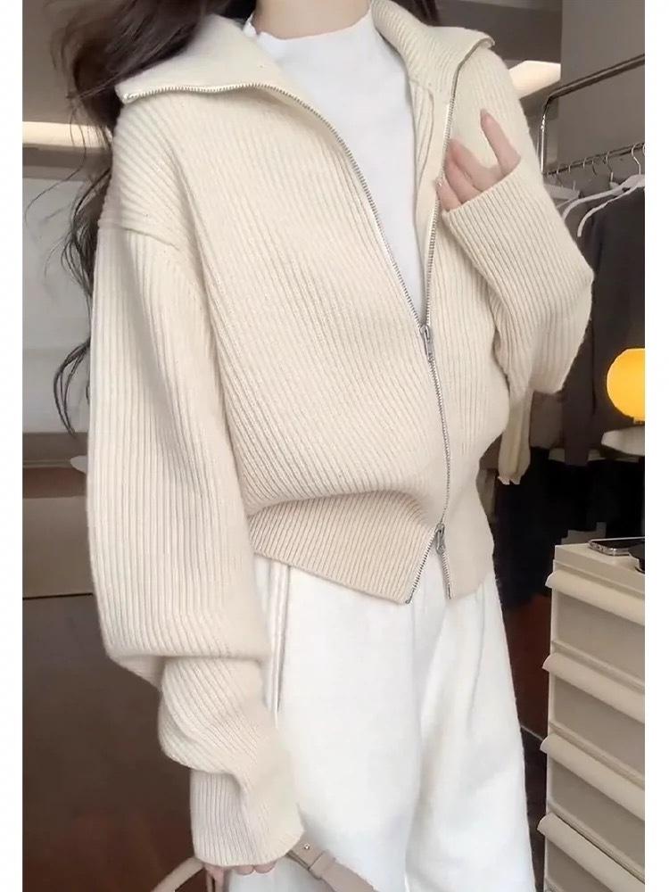 Zipper lapel knitted cardigan women's 2024 autumn and winter new loose lazy wind silhouette turtleneck white sweater jacket