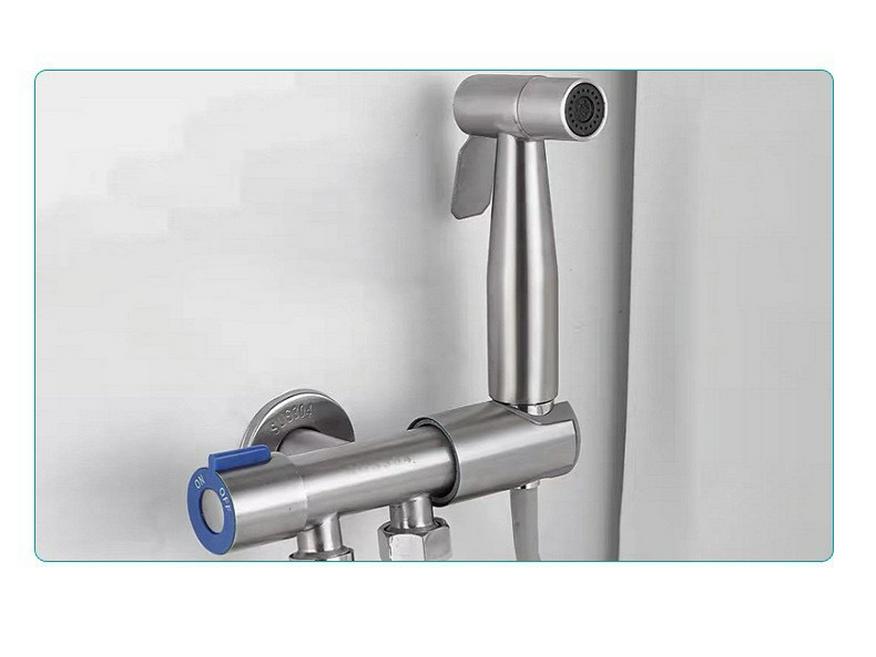 Badezimmer-Bidet-Set aus Edelstahl 304: Eckventil mit zwei Auslässen und Spülspritzpistole