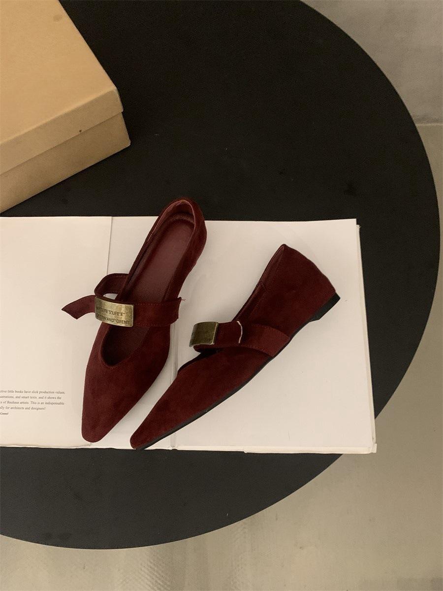 

Весной и осенью 2024 года новые неглубокие одинарные туфли Мэри Джейн увеличатся в высоту 35 красный