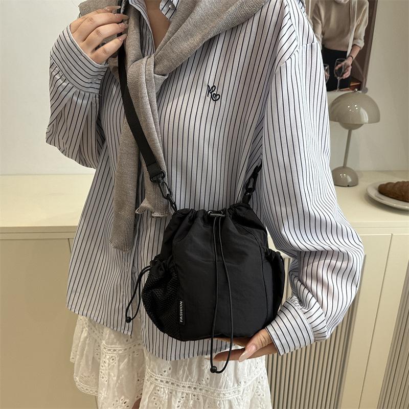 2025 Summer New Japanese and Korean Niche Drawstring Bundle Canvas Shoulder Messenger Bag Women's Light Lazy Wind Bucket Bag