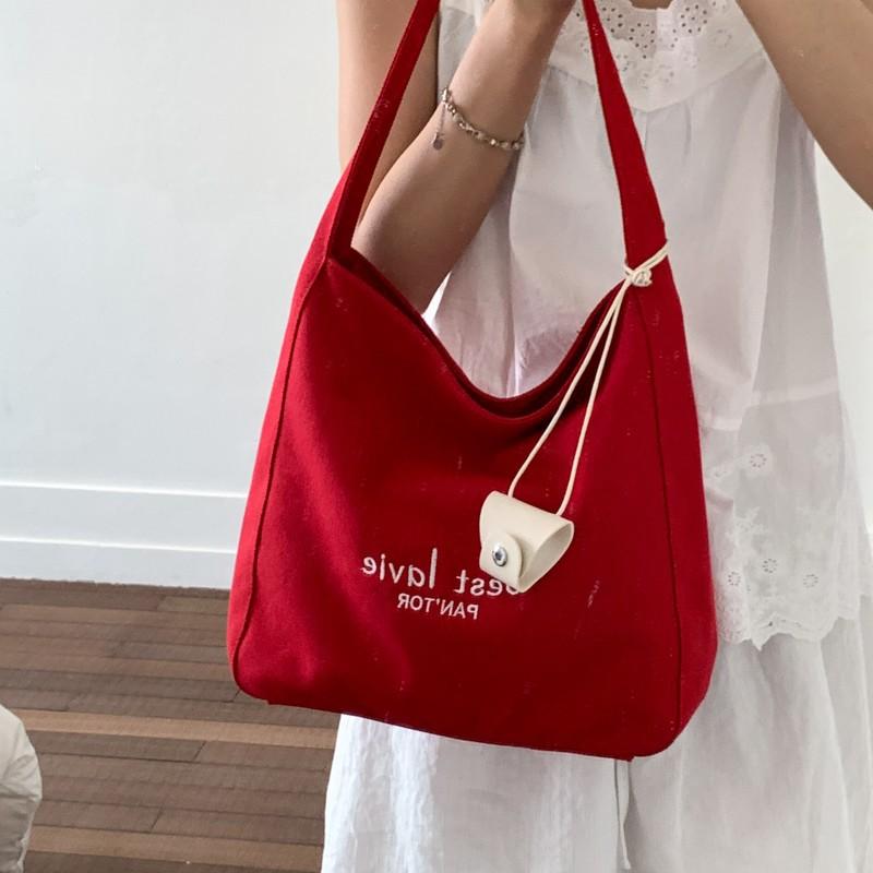 

Canvas bag women s new fashion shoulder bag letter lazy wind bag women s commuter tote bag червоний