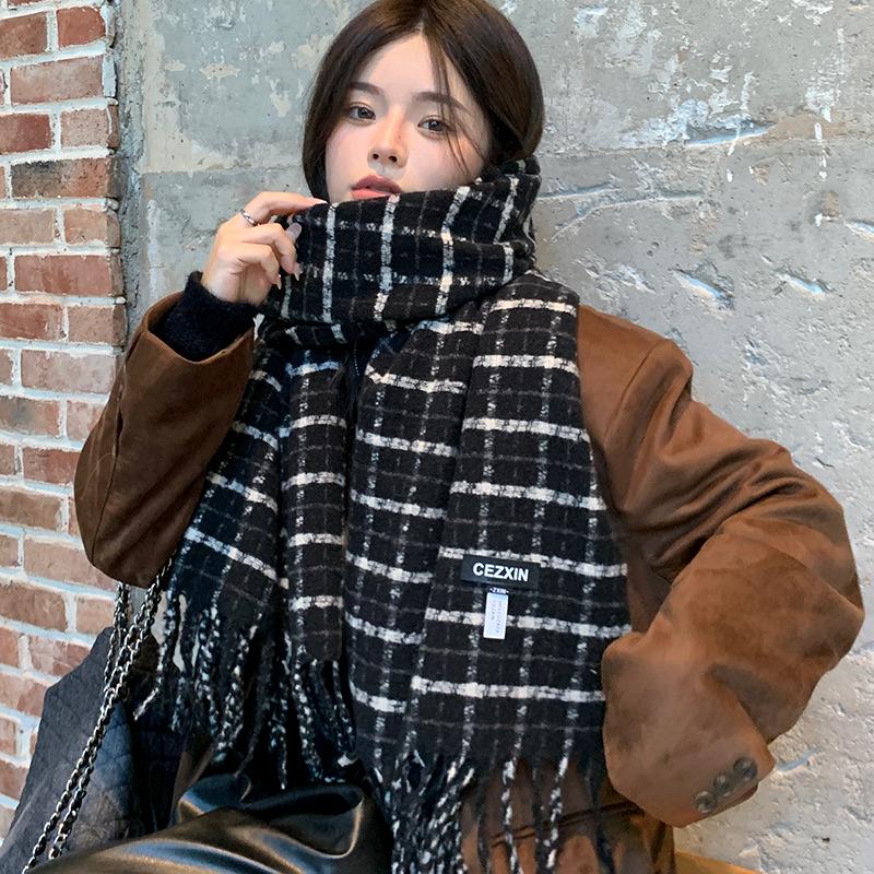 Scarf women's autumn and winter versatile thickened warm neck protection plaid scarf high-end knitted new model