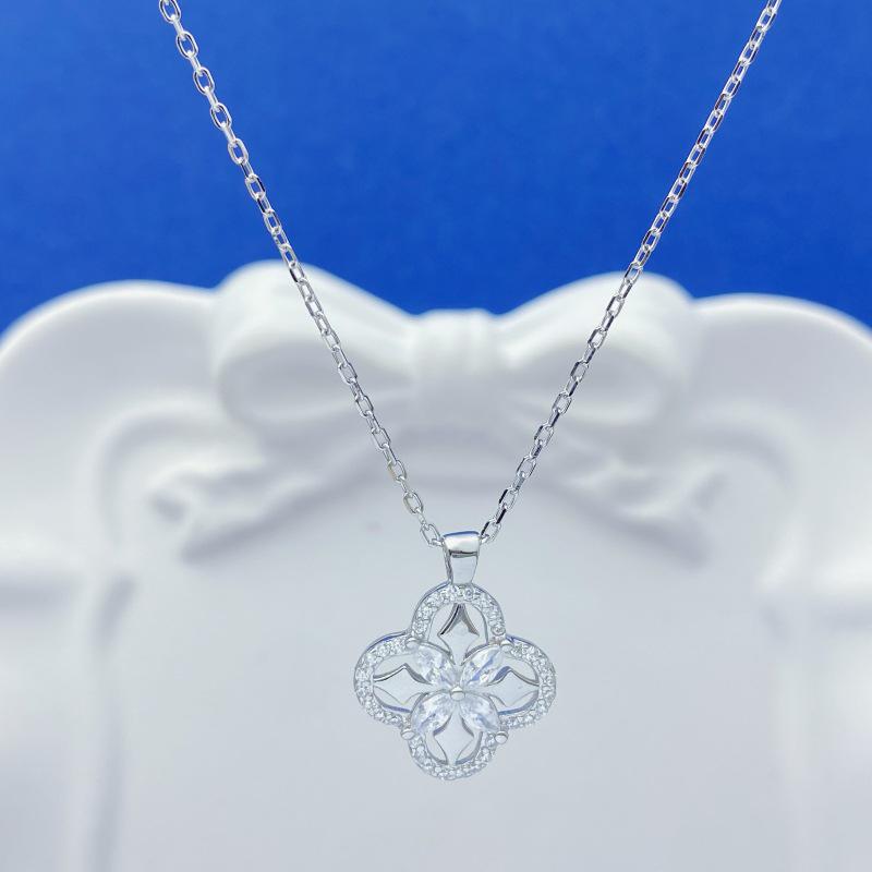 Exquisite S925 Sterling Silver Petal Necklace for Women: Elegant, Fashionable, Versatile, Perfect Gift for Best Friends 925 Sterling Silver