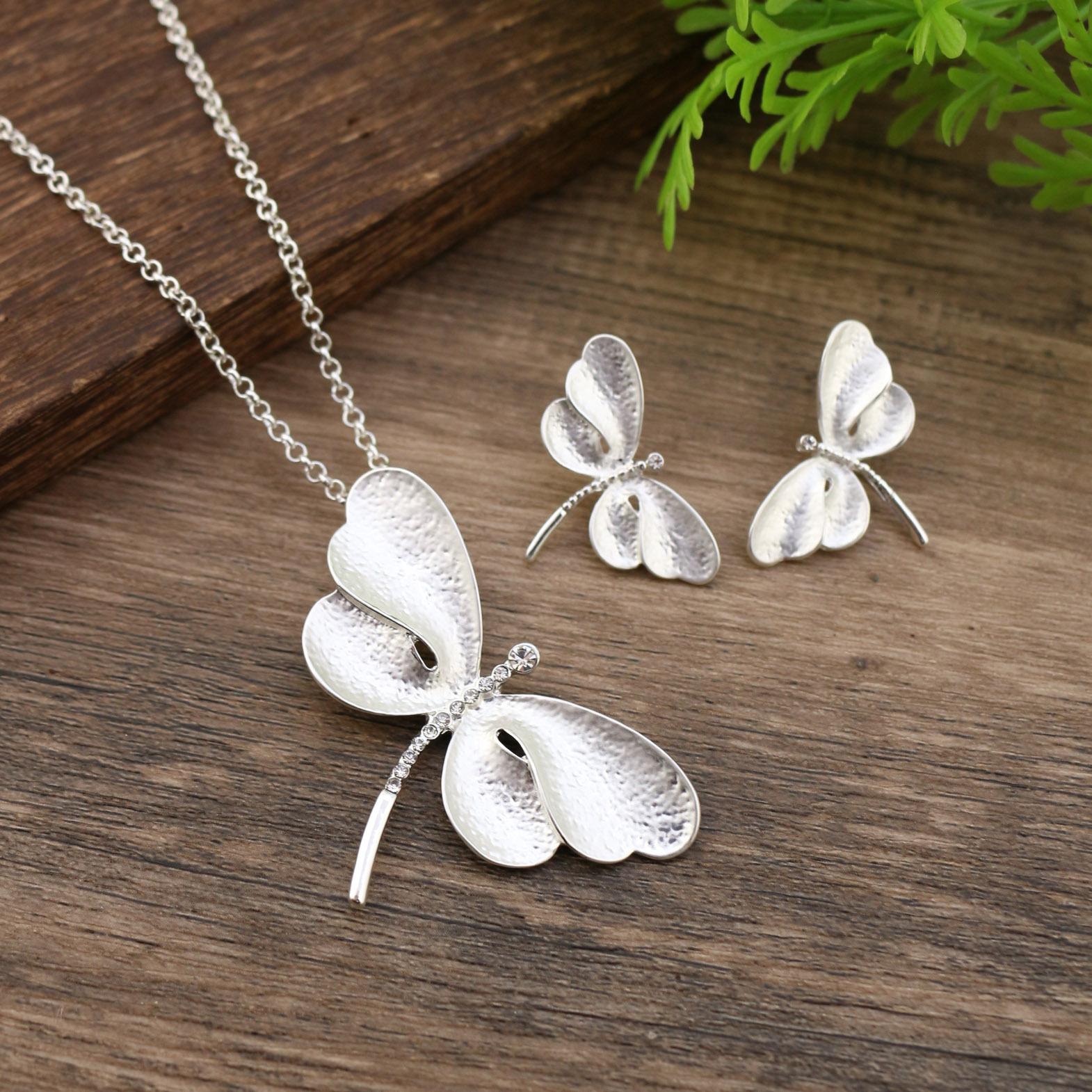 

Новый эмалированный набор серег-пусетов и подвески в виде бабочки, женское персонализированное ожерелье-бабочка высокого класса