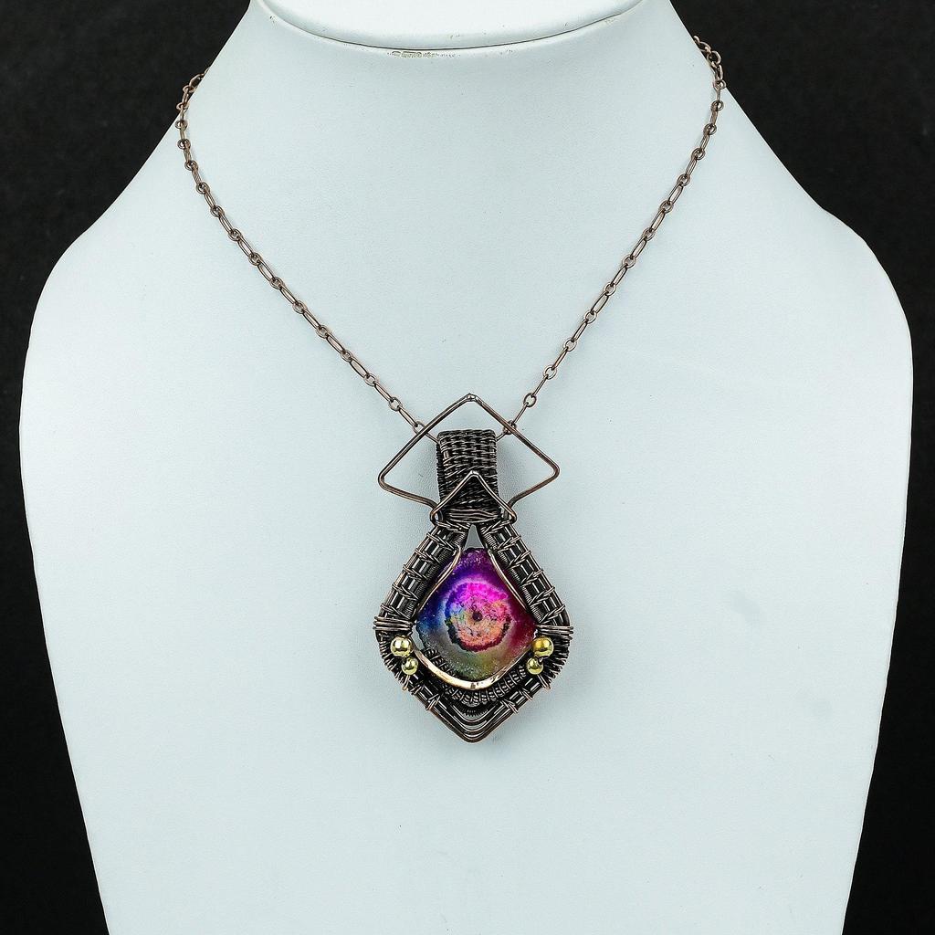 Pendentif Druse Quartz Solaire Arc-en-ciel Pendentif Enveloppé de Fil de Cuivre Pendentif Ethnique Fait Main Bijou en Cuivre Pendentif Pierre Précieuse Cadeau Occasion Spéciale