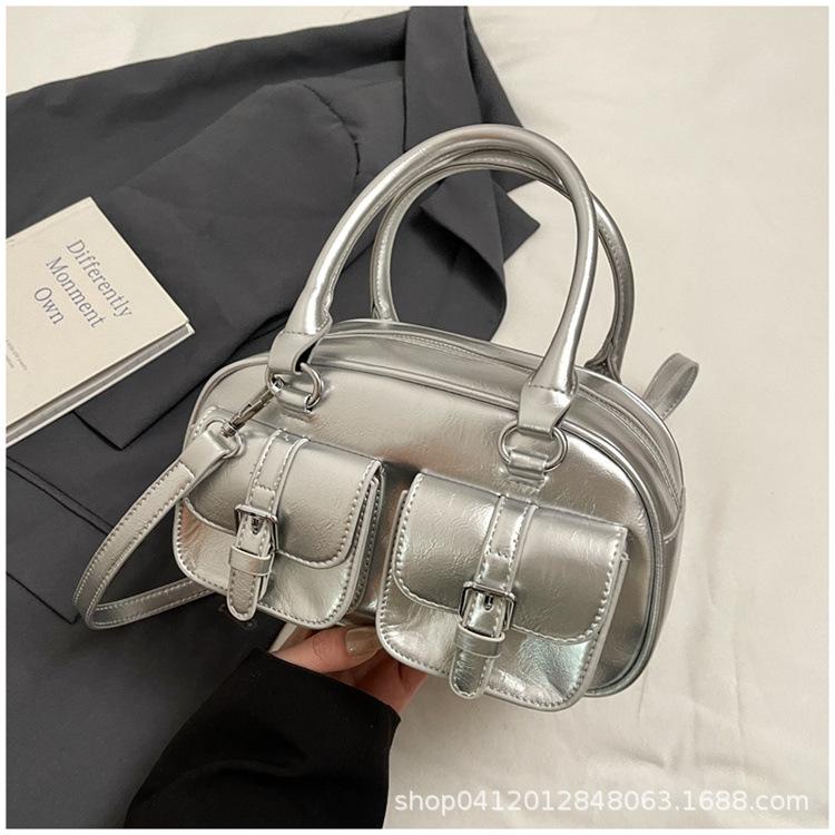 

Ручная маленькая квадратная сумка женская корейская версия модная на плечо сумка-подушка 2025 новая простая повседневная темпераментная сумка-мессенджер серебряный