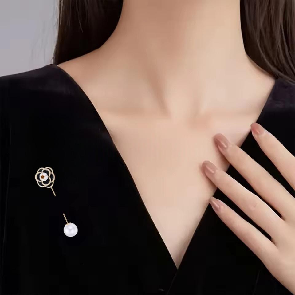 White Black Camellia Pearl Flower Brooch For Women Luxury Jewelry Needle Cardigan Sweater Lapel Pins Scarf Buckle Accessories