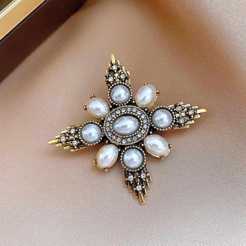 European and American diamond-encrusted cross flower-shaped pearl brooch pin old suit accessories