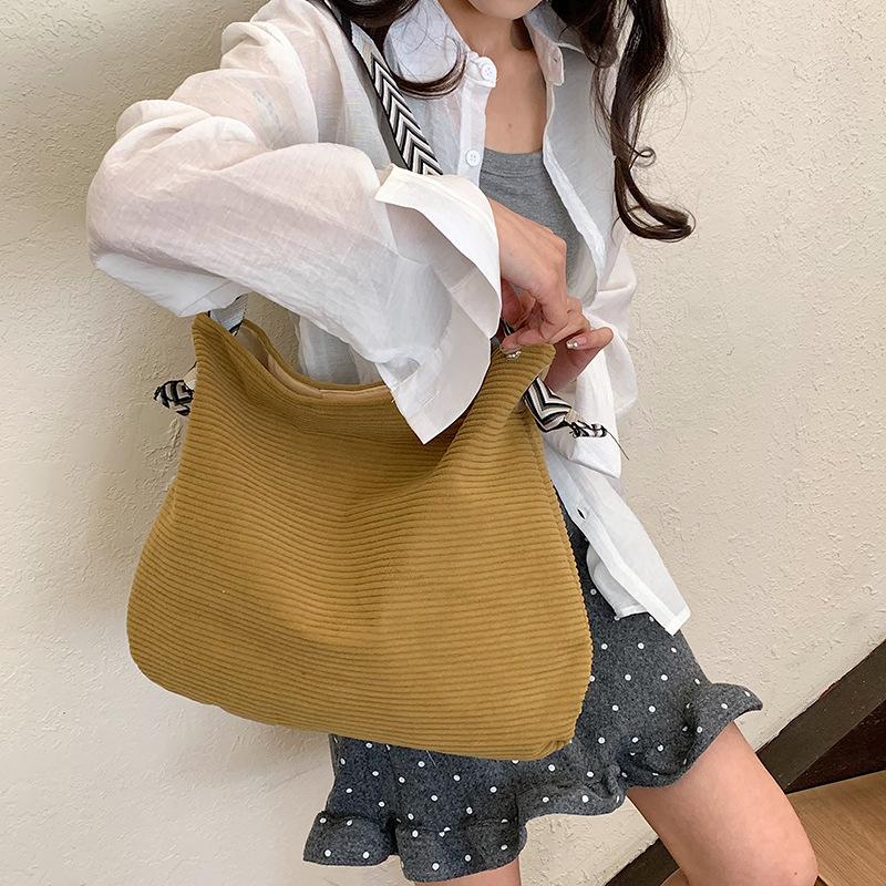 Large Capacity Cloth Women's Bag Autumn Women's Portable Tote Bag Trendy Urban Simple Commuter Shoulder Bag Simple and Versatile