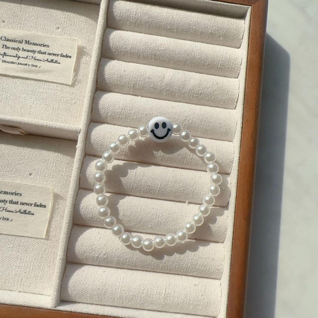 Korean-Style Acrylic Smile Face Pearl Bracelet for Women - Creative Handmade Elastic Beaded Jewelry