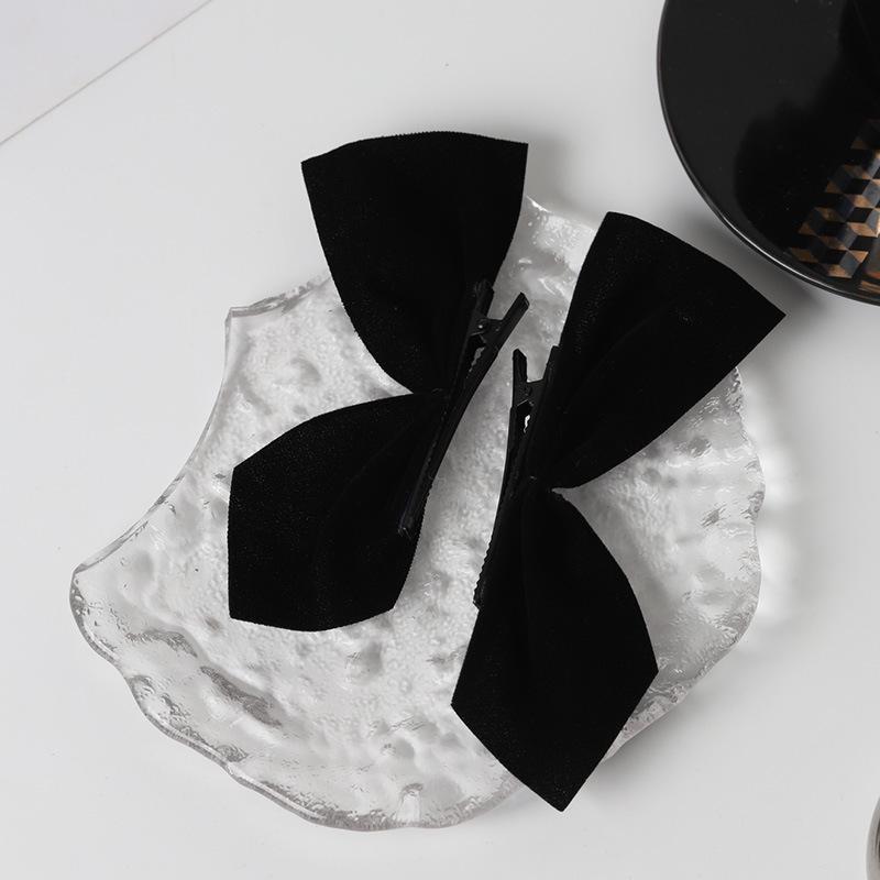Black Velvet Bow Hairpin - Jisoo-Inspired Korean & Japanese Style Side Clip Hair Accessory