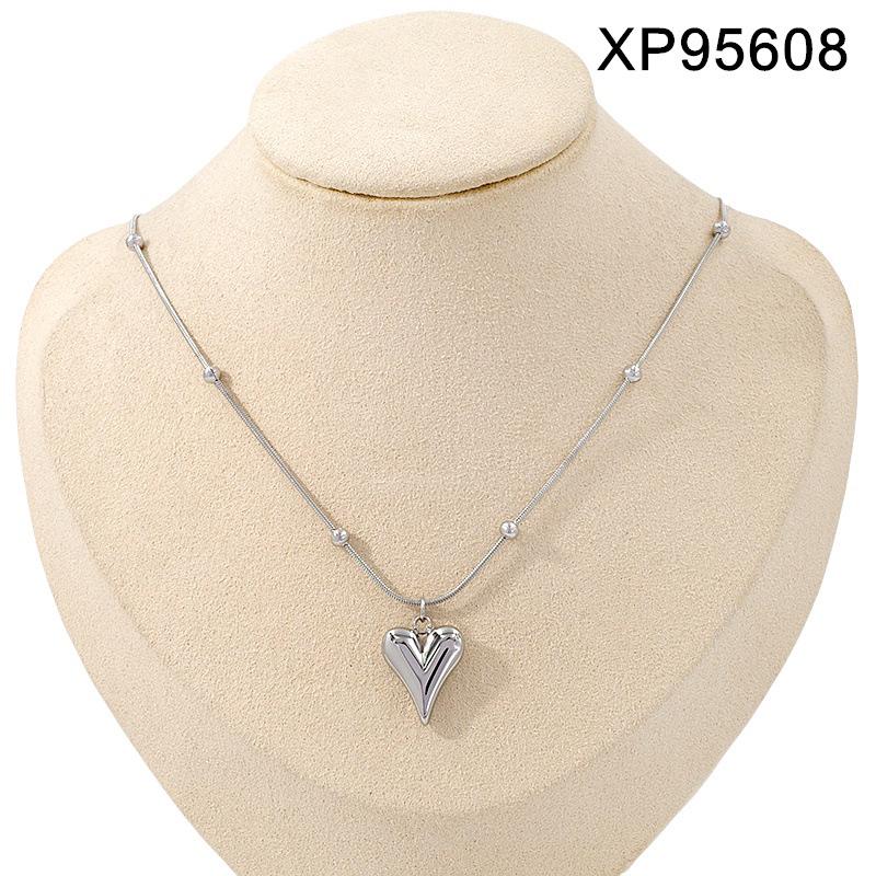 Elegant Light Luxury Heart-Shaped Gold-Plated Titanium Steel Necklace for Women - Versatile Fashion Clavicle Chain.