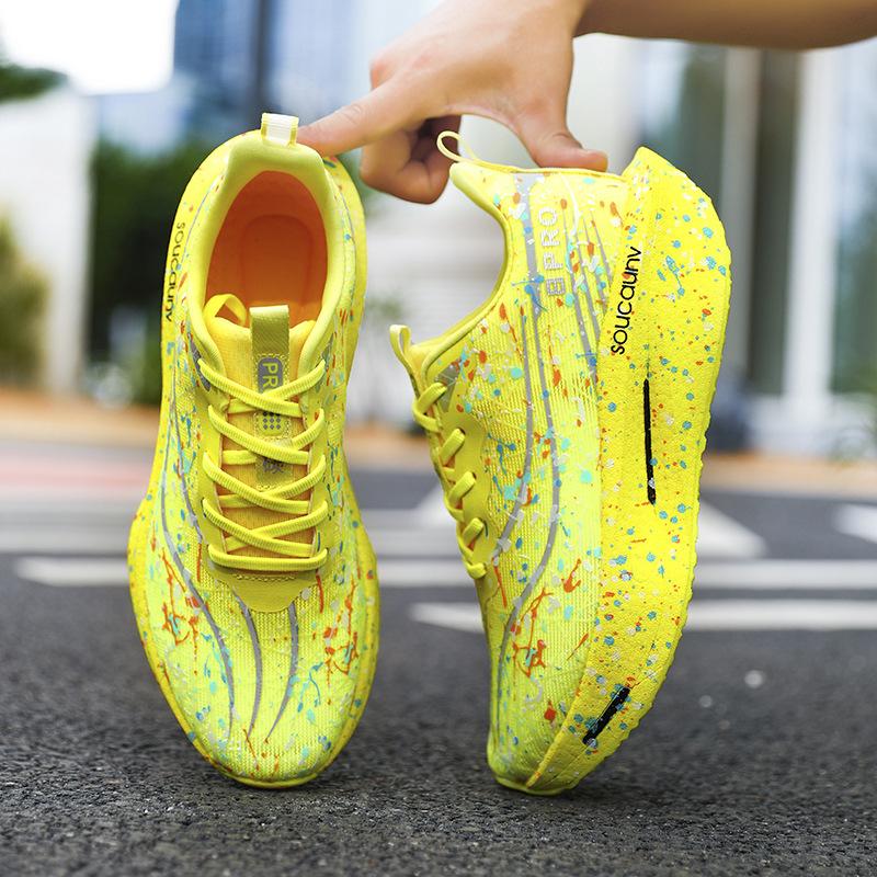 

Primary and secondary school students running shoes carbon board running shoes luminous camouflage rotating buckle sports shoes long-distance run 32
