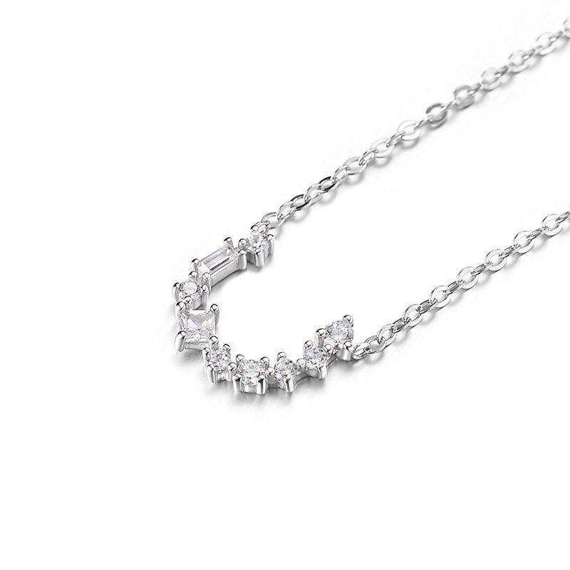 Petit Collier Fer à Cheval Incrusté de Diamants, Chaîne Ras du Cou, Collier Créatif Tendance et Polyvalent, Tendance Minimaliste pour Femmes