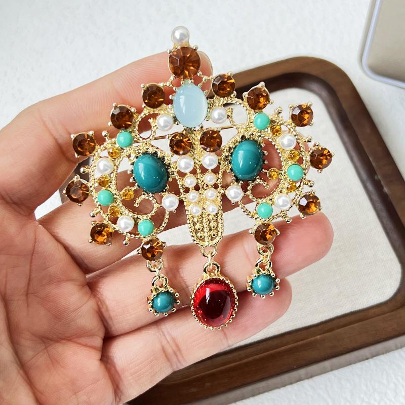 Retro European Court-Style Gemstone Brooch - Antique Replica with Full Diamond and Colorful Gems for Women
