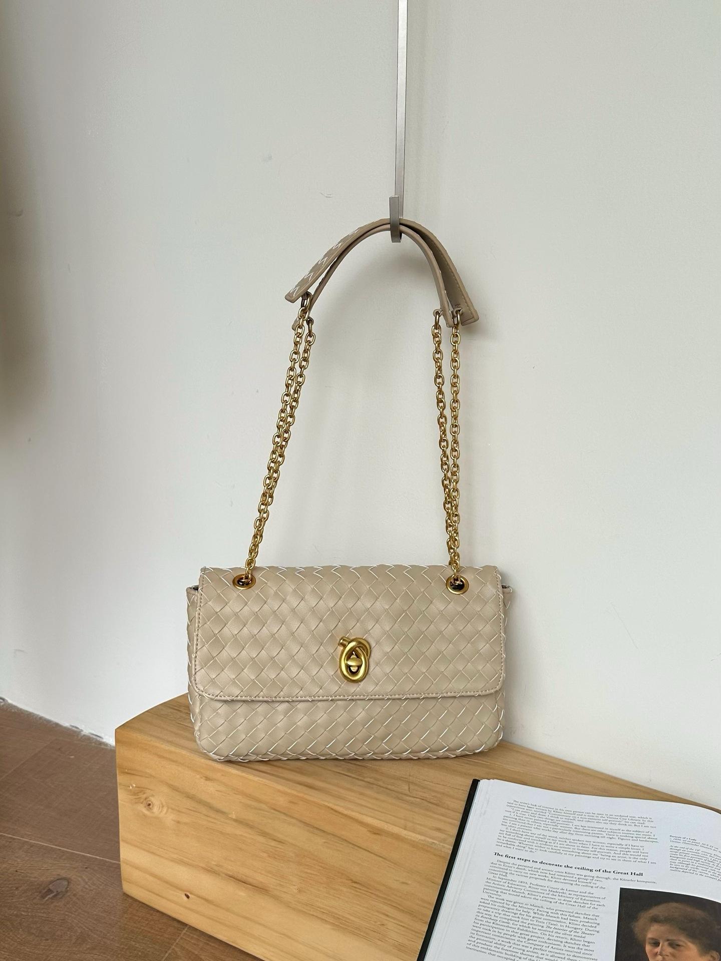 Handmade woven envelope bag, vintage trendy briefcase, exquisite buckle, crossbody bag, high-end niche single-shoulder shoulder underarm bag