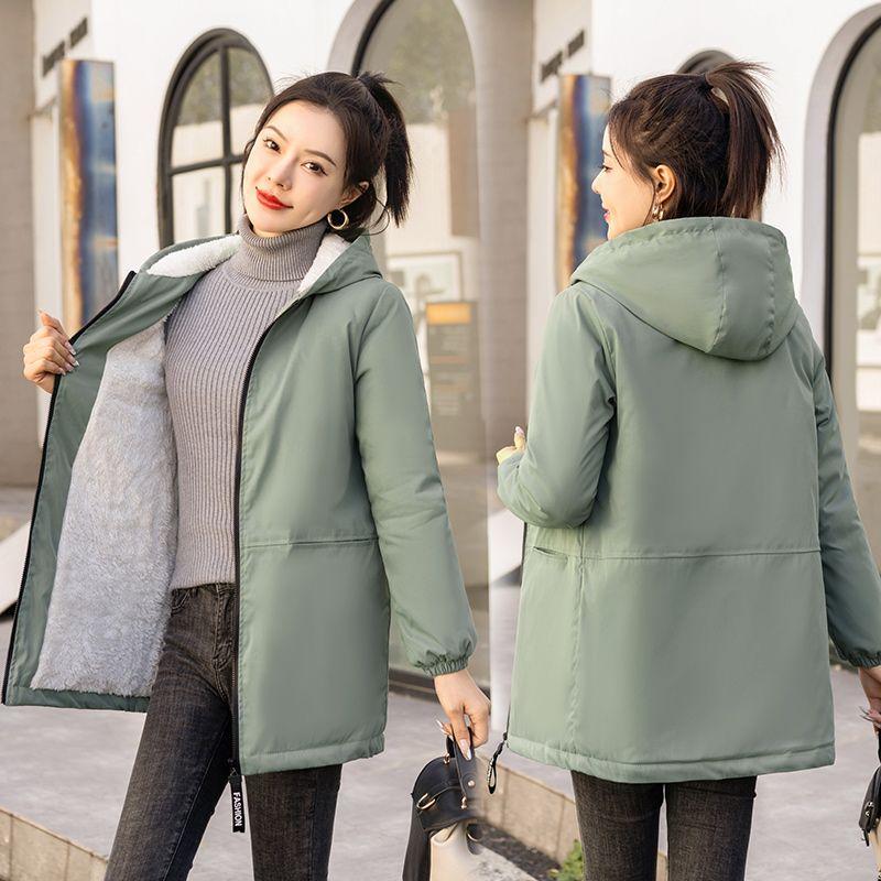 Lässiger Damenmantel in Mittellänge aus Polyester mit Kapuze und Reißverschluss und Kordelzug – warmes Fleecefutter, lange Ärmel, zwei Taschen, Gürtel, maschinenwaschbar