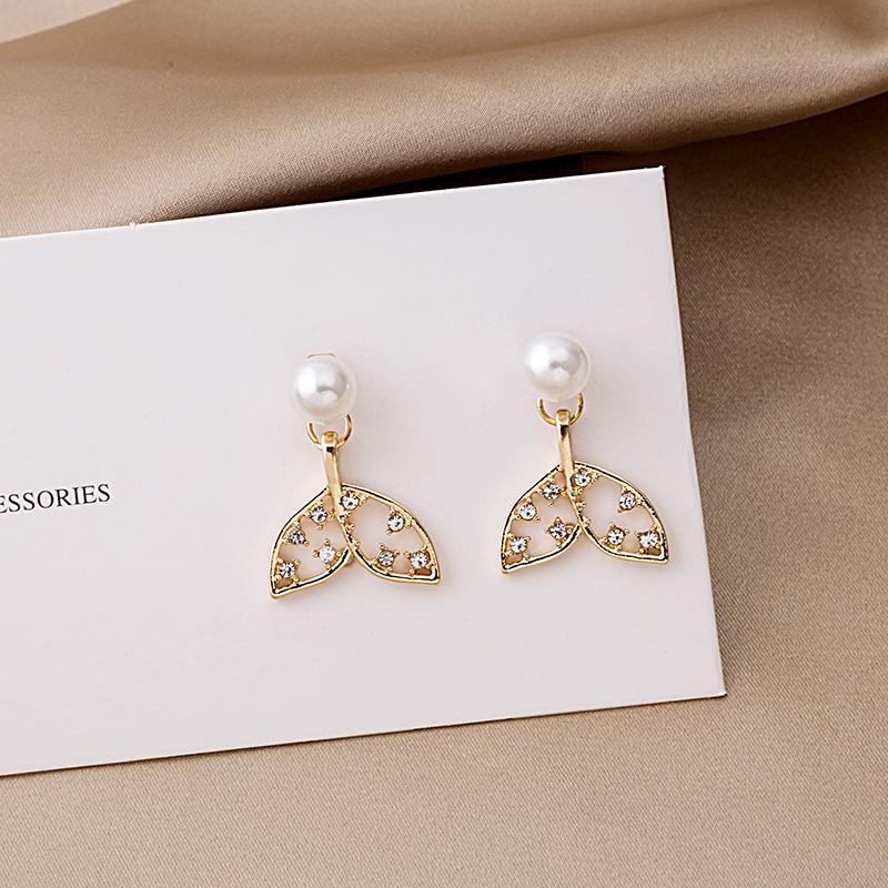 925 Hollow Fishtail Diamond-Encrusted Girl Earrings, One Pair Of Pearl Stud Earrings With Rear Hanging.
