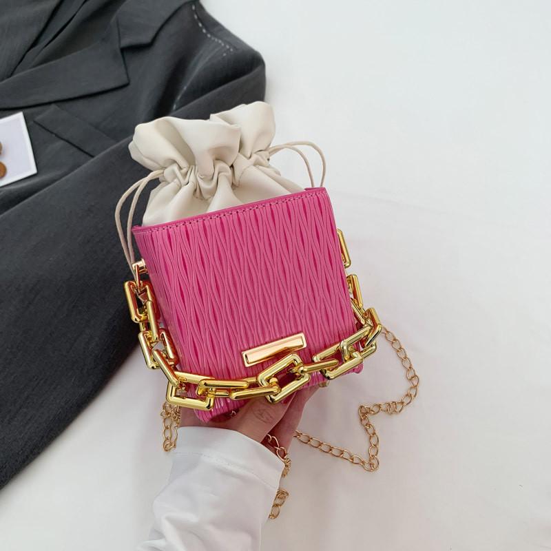 Trendy And Fashionable Pu Bucket Bag For Women With Soft Texture And Chain Strap