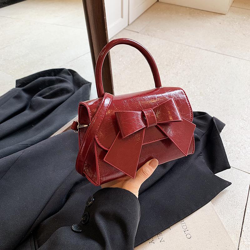 

2025 лето новая повседневная персонализированная модная корейская версия сумка на плечо с бантом портативная маленькая квадратная сумка простая сумка-мессенджер красный