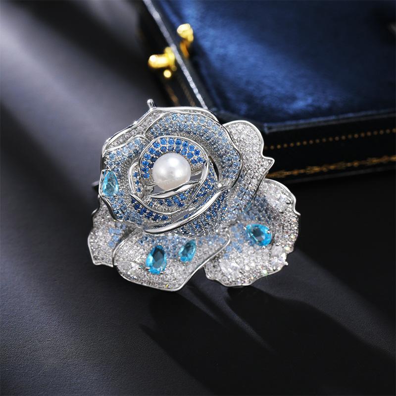 

Роскошная ретро-брошь в виде камелии с объемным натуральным пресноводным жемчугом, слегка инкрустированная цирконием, для пиджака, булавка высокого класса