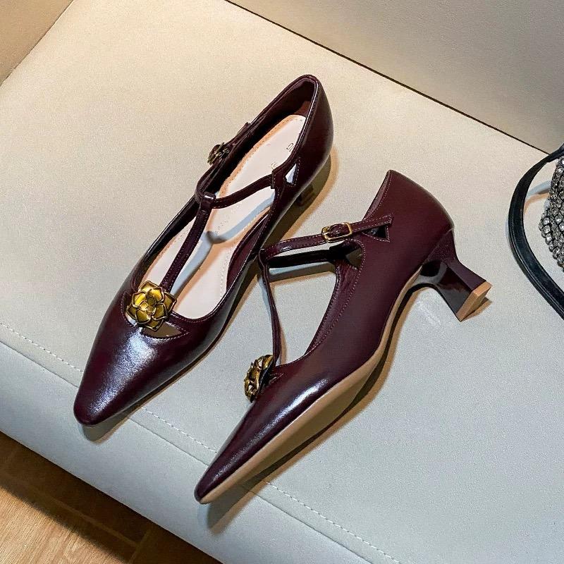 Women's Coarse Heel Shoes Autumn New Pointed Head Shallow Mouth Metal Flower Anti-slip Wear-resistant Low-top Shoes