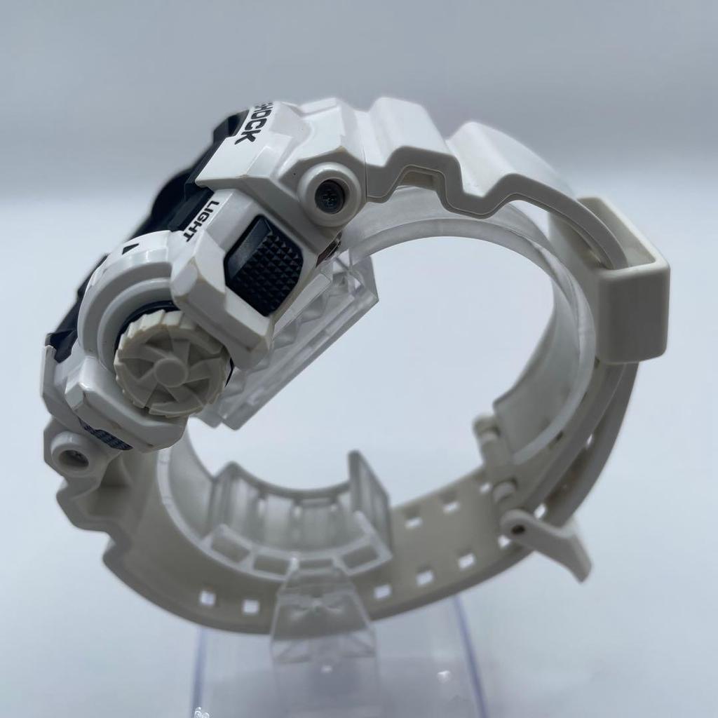 Used G-SHOCK GA-400-7AJF White with box and manual