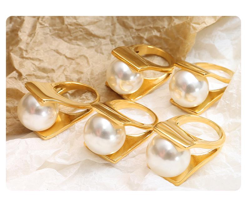 Italian Designer Y-Shaped Imitation Pearl Ring, Unique Exaggerated Style, 18K Gold-Plated Titanium Steel, A166