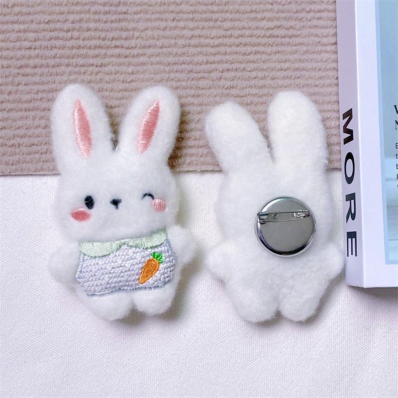 Entzückende Kaninchen-Plüschpuppe: Weich, Niedlich, Ganzkörper-Hasenmädchen Herz-Tasche Brosche Accessoire.