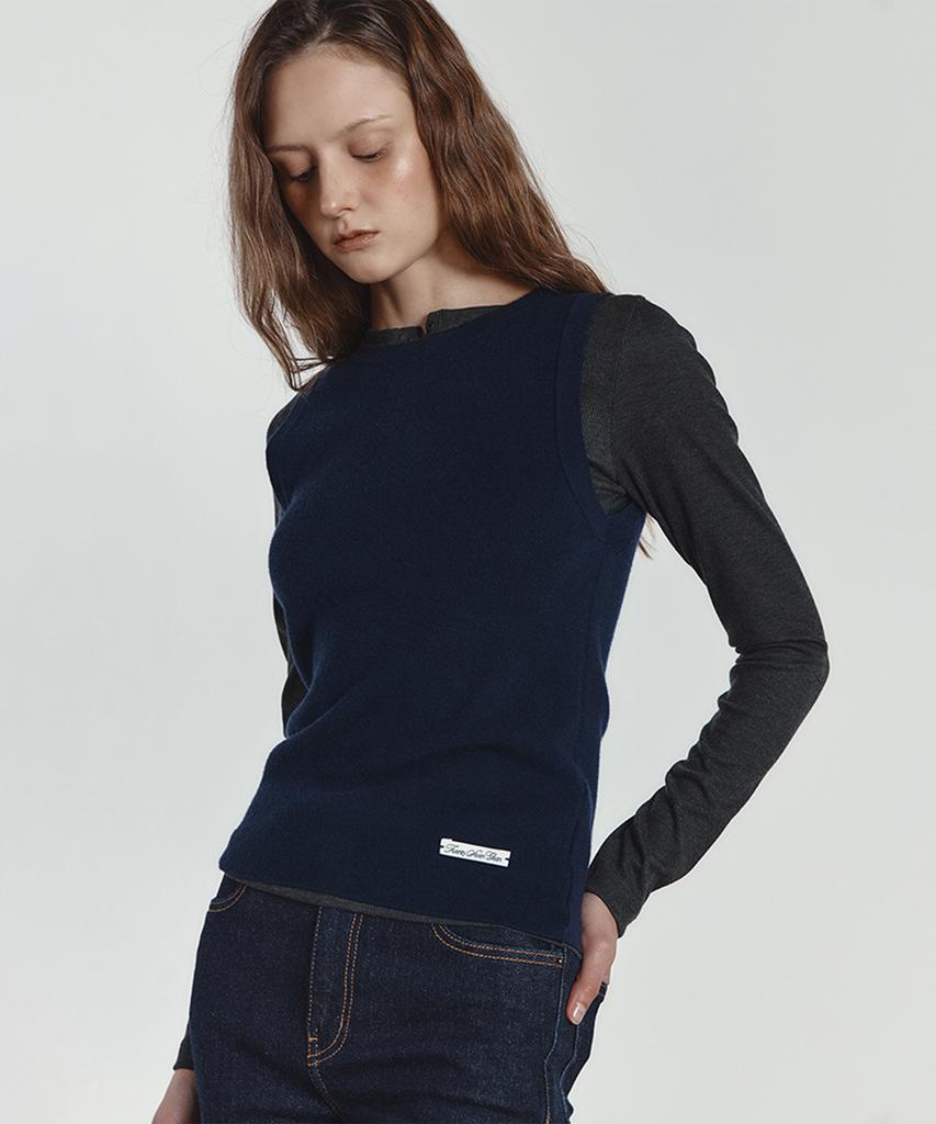 Isibchilwai Soft Touch Knit Vest (Navy)