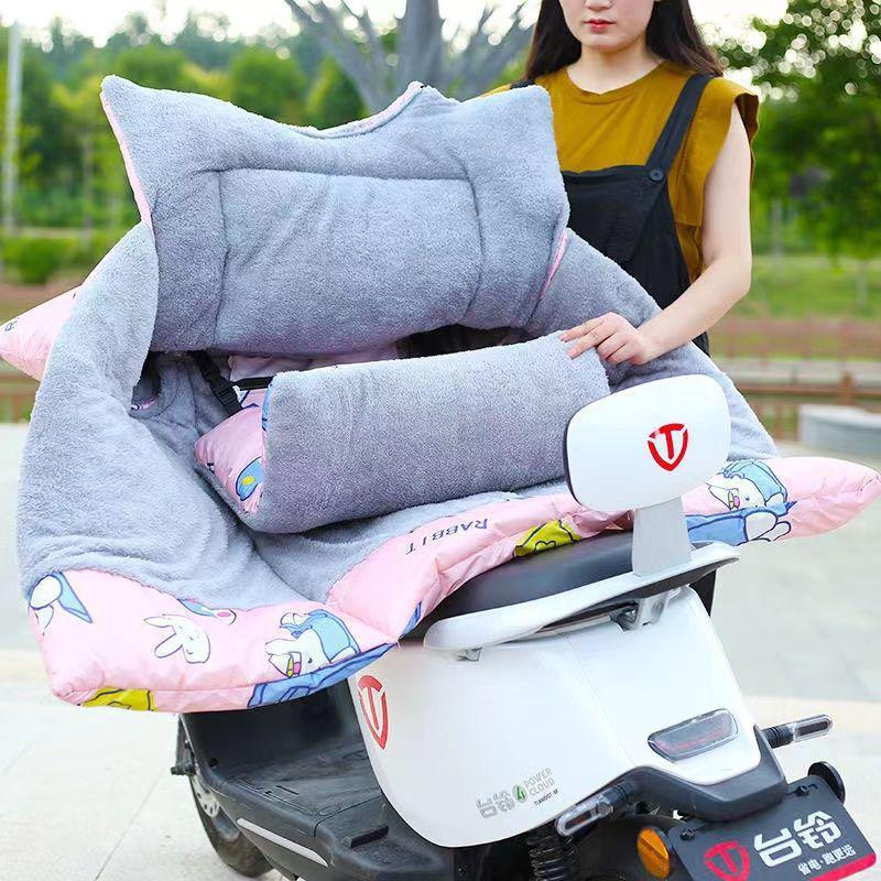 Extra Large Electric Vehicle Windshield & Motorcycle Knee Pads - Fleece Lined, Waterproof, Windproof & Battery Heated